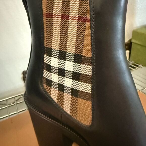 Burberry Black Women's Boots brand new with box size 5 - Picture 5 of 8